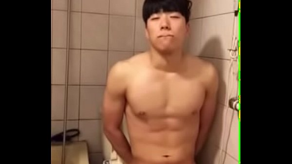 Anh trai hàn quốc thủ dâm trong toilet Gay porn Zboys